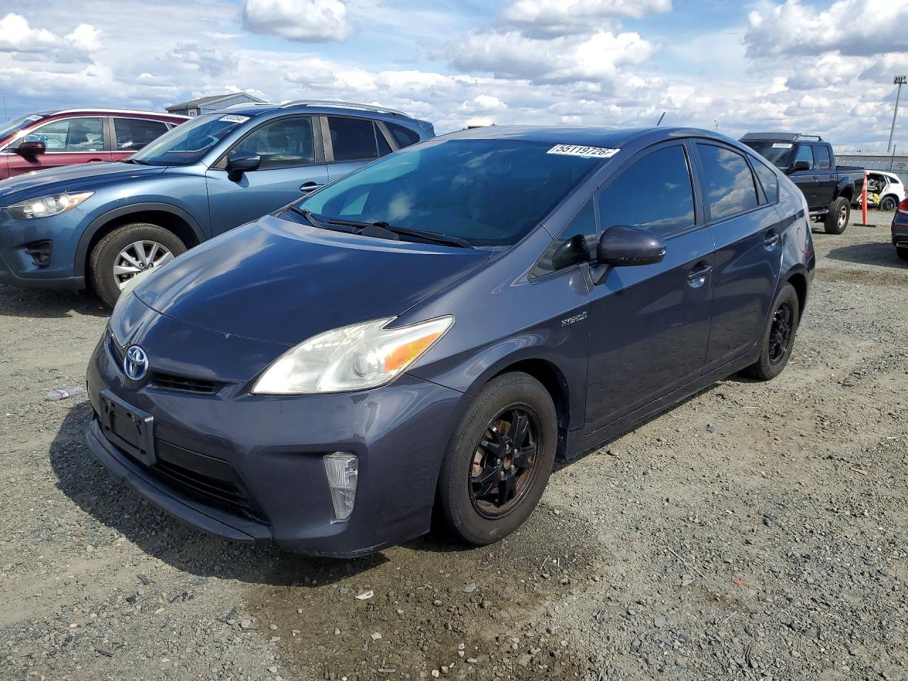 Salvage Toyota Prius Image