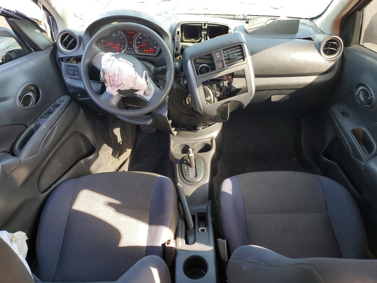 Nissan Versa 1.6 S