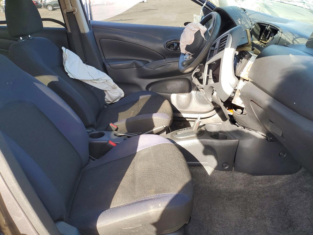 Nissan Versa 1.6 S
