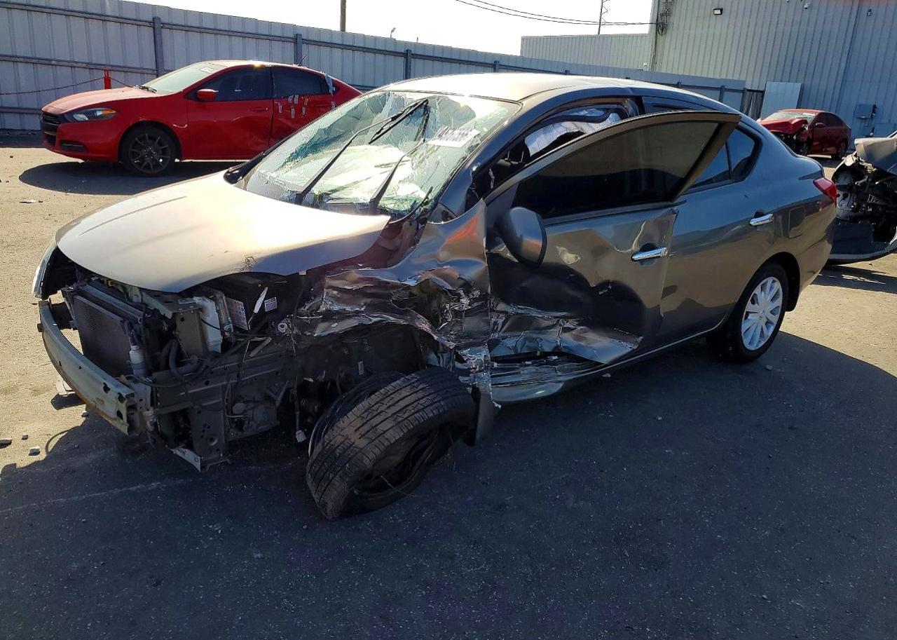 Salvage Nissan Versa Image