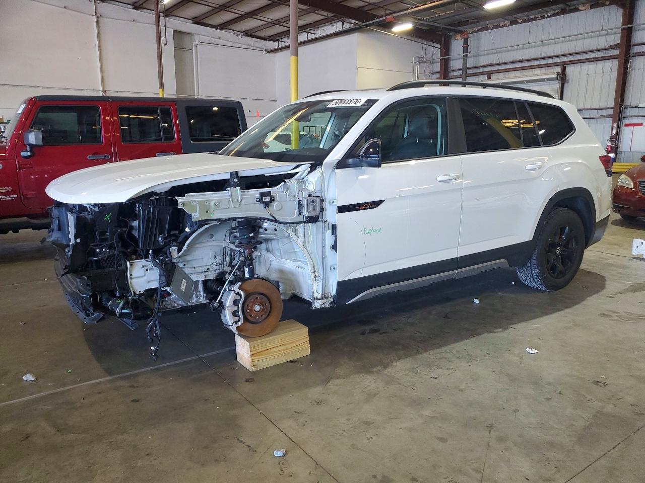 Salvage Volkswagen Atlas Image