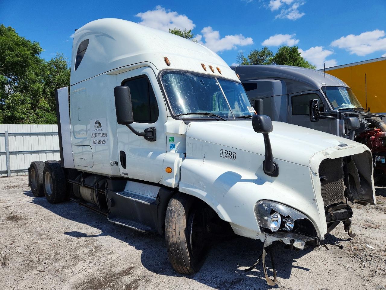Salvage Freightliner Cascadia 125 Image