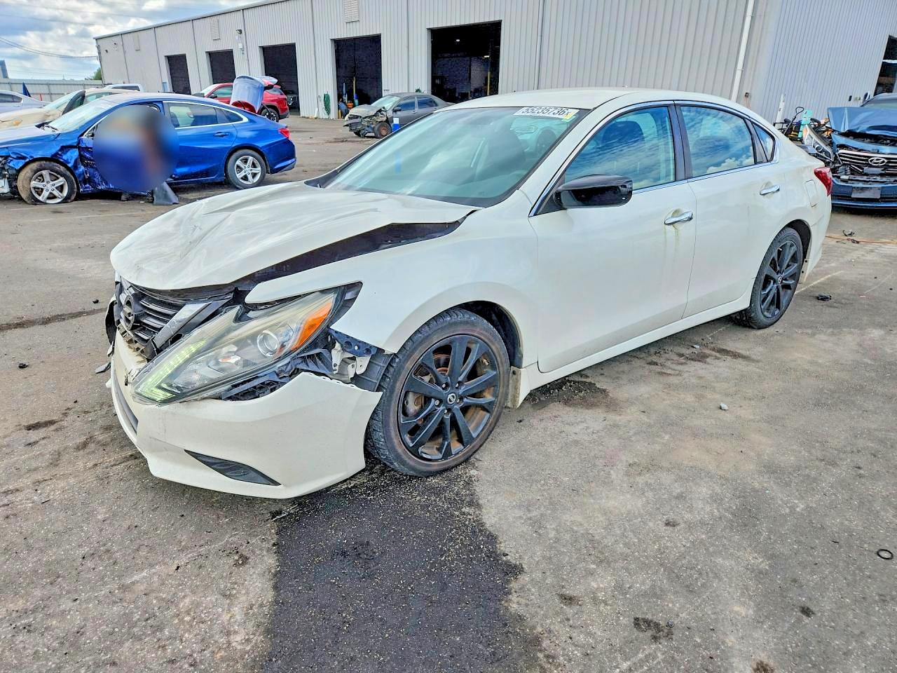 Salvage Nissan Altima Image