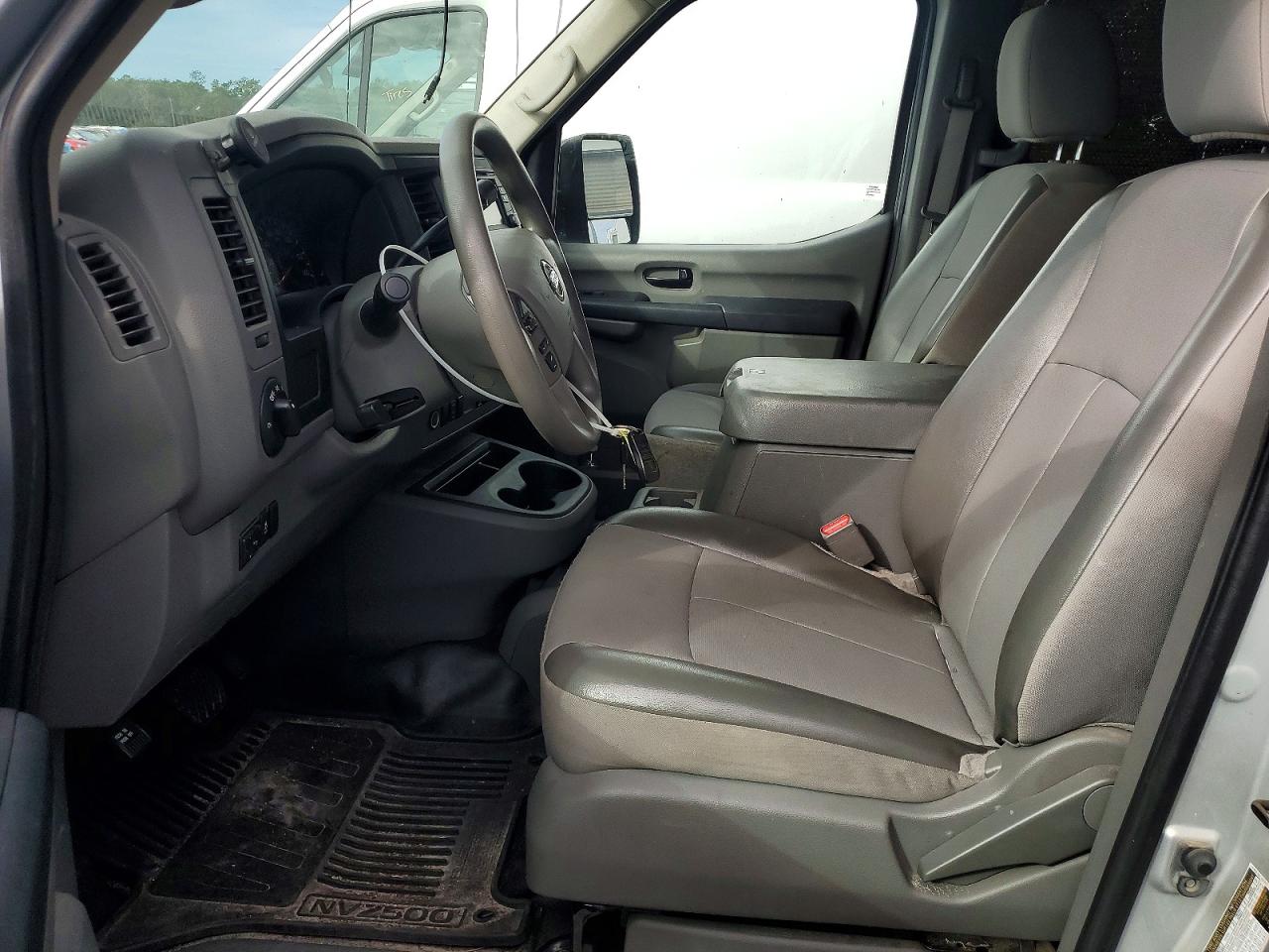 Nissan Nv