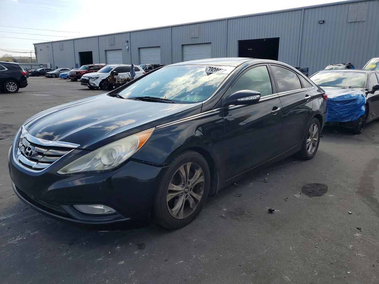 Salvage Hyundai SONATA Image