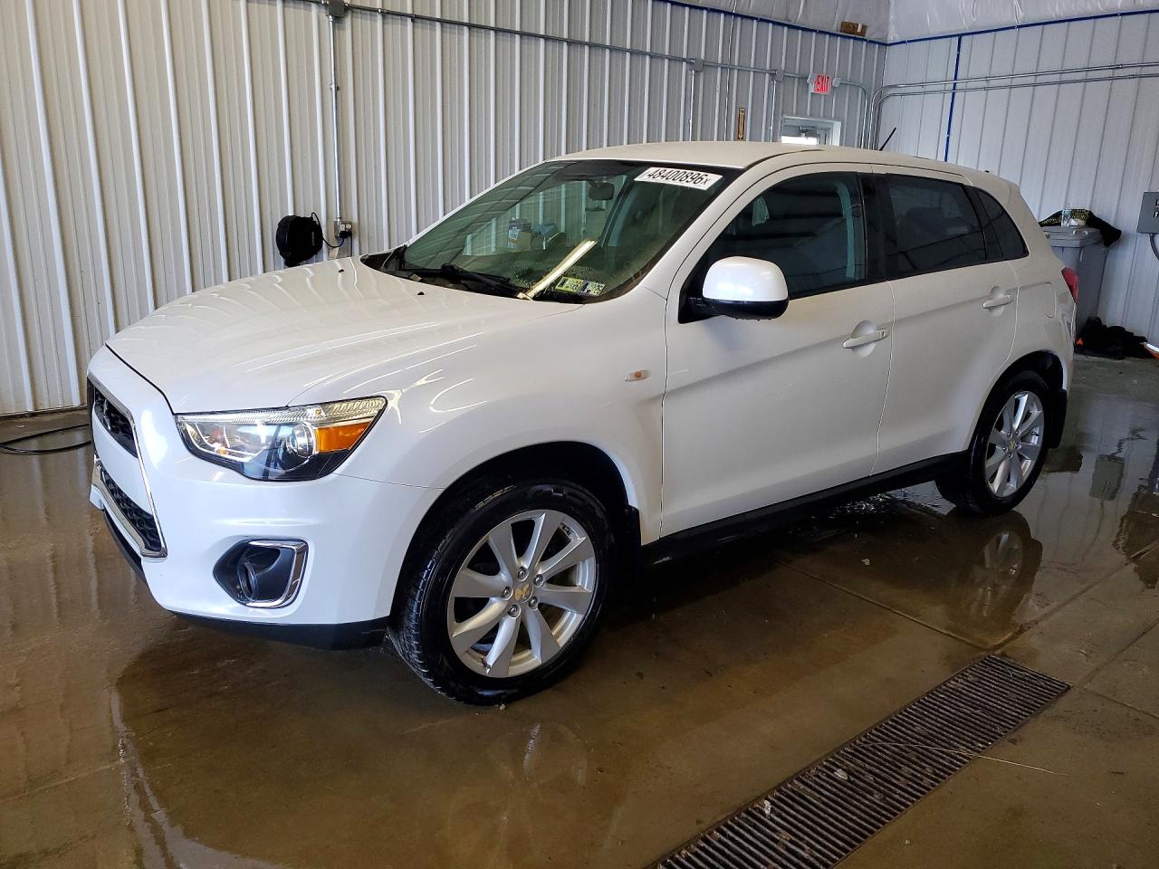 Salvage Mitsubishi Outlander Image