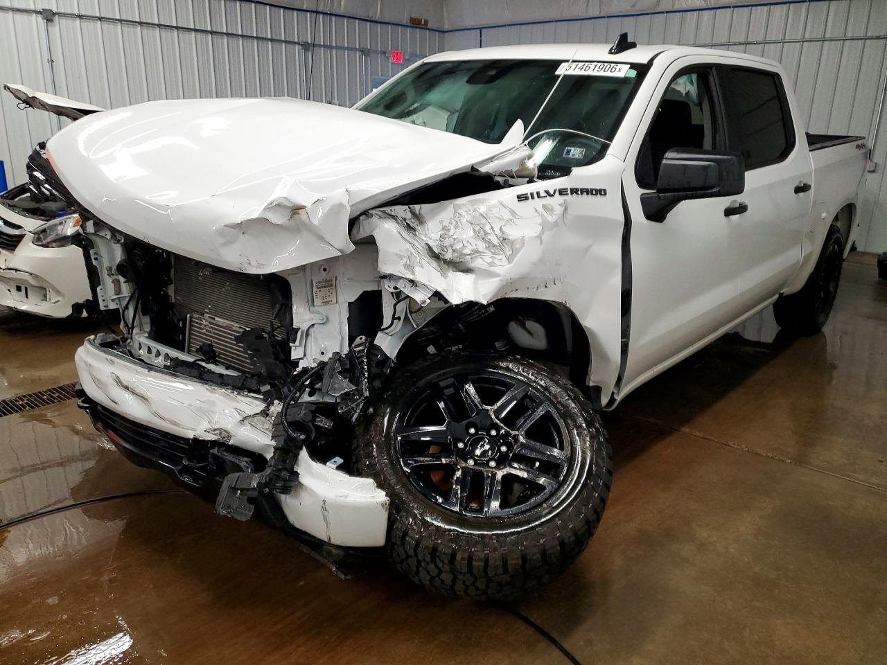 Salvage Chevrolet Silverado Image