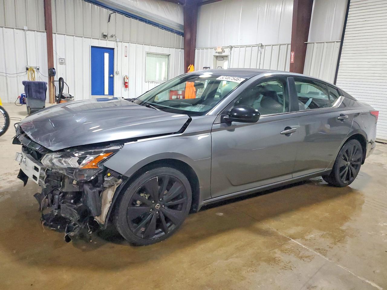 Salvage Nissan Altima Image