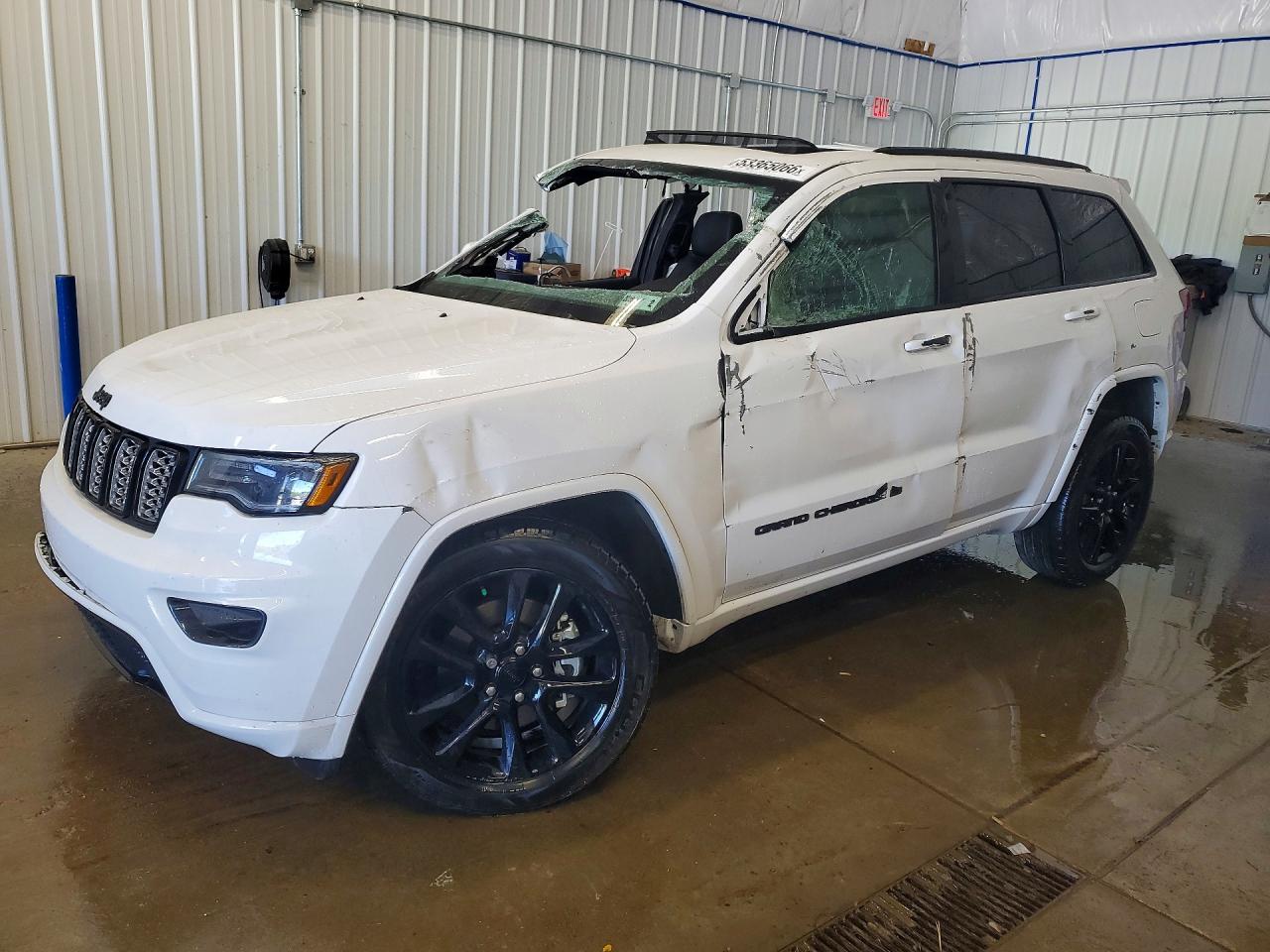 Salvage Jeep Cherokee Image