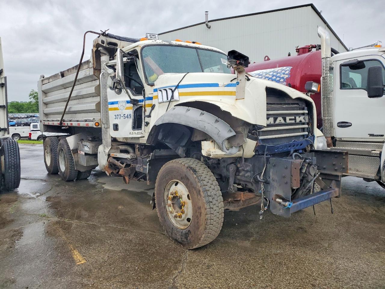 Salvage Mack 700 Image