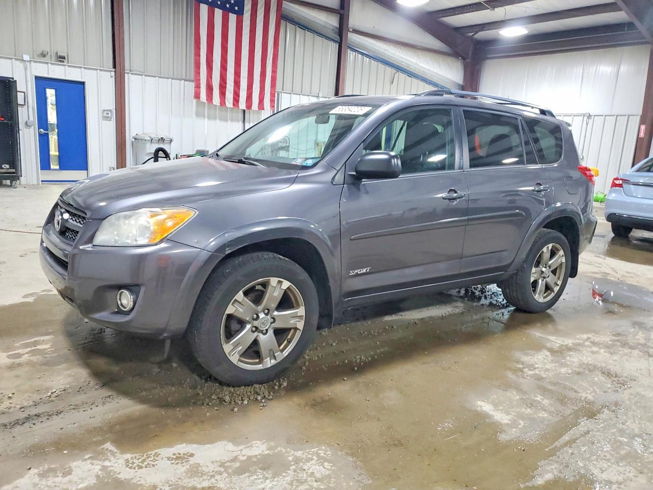 Salvage Toyota RAV4 Image