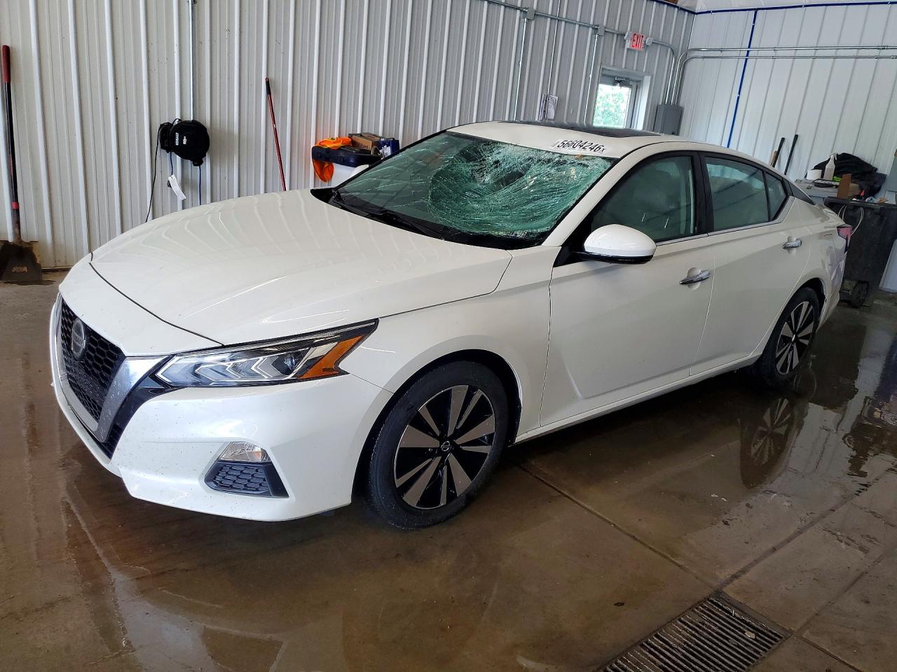 Salvage Nissan Altima Image