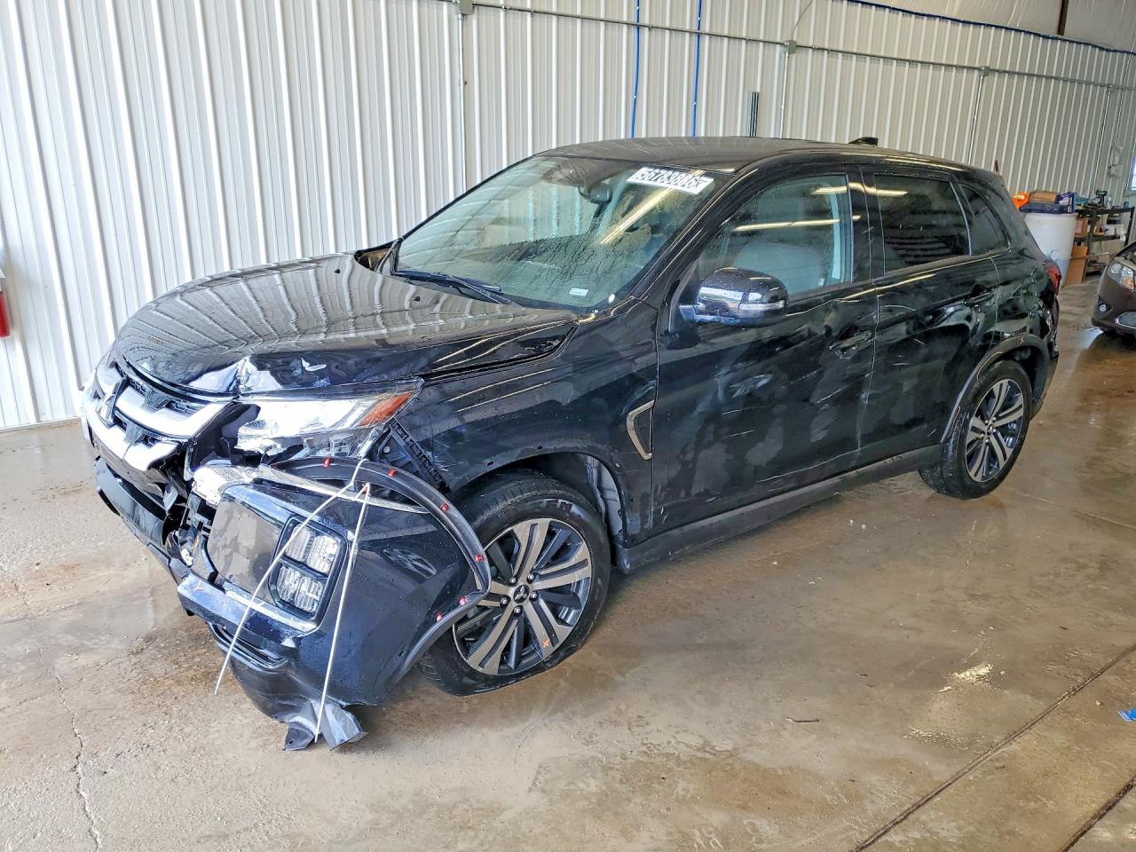 Salvage Mitsubishi Outlander Image