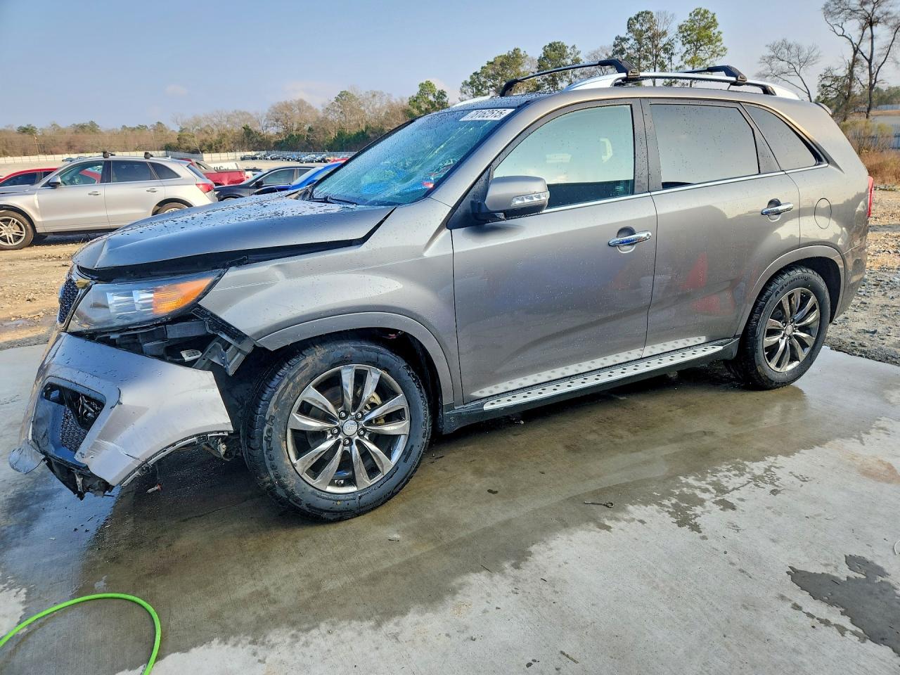 Salvage Kia Sorento Image