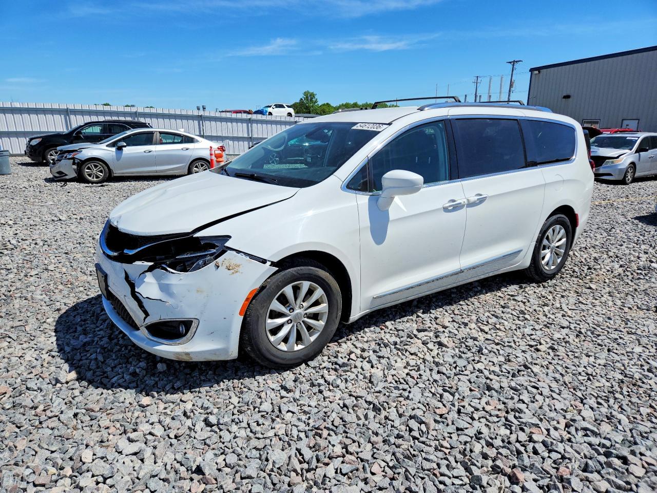 Salvage Chrysler Pacifica Image