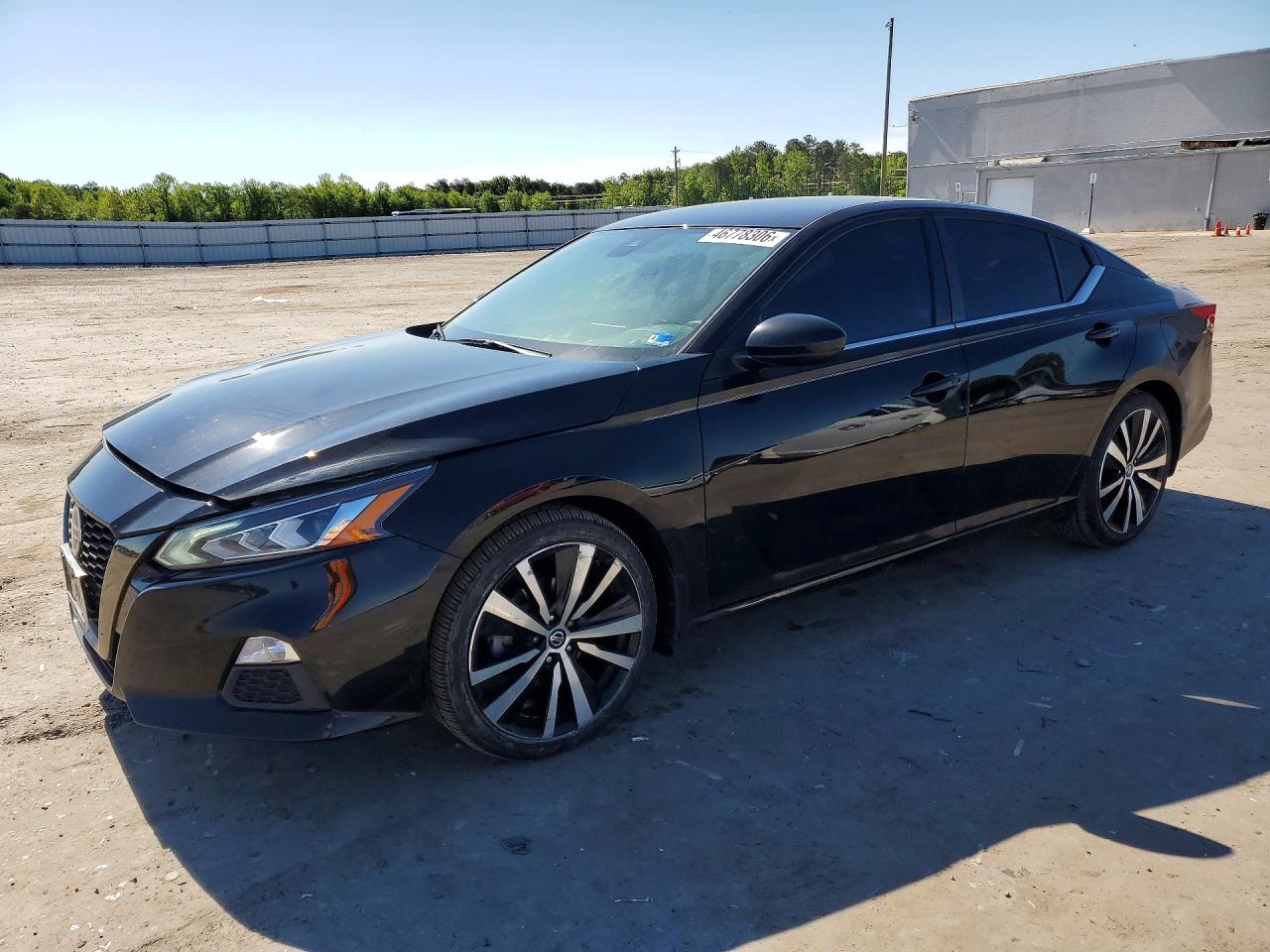 Salvage Nissan Altima Image