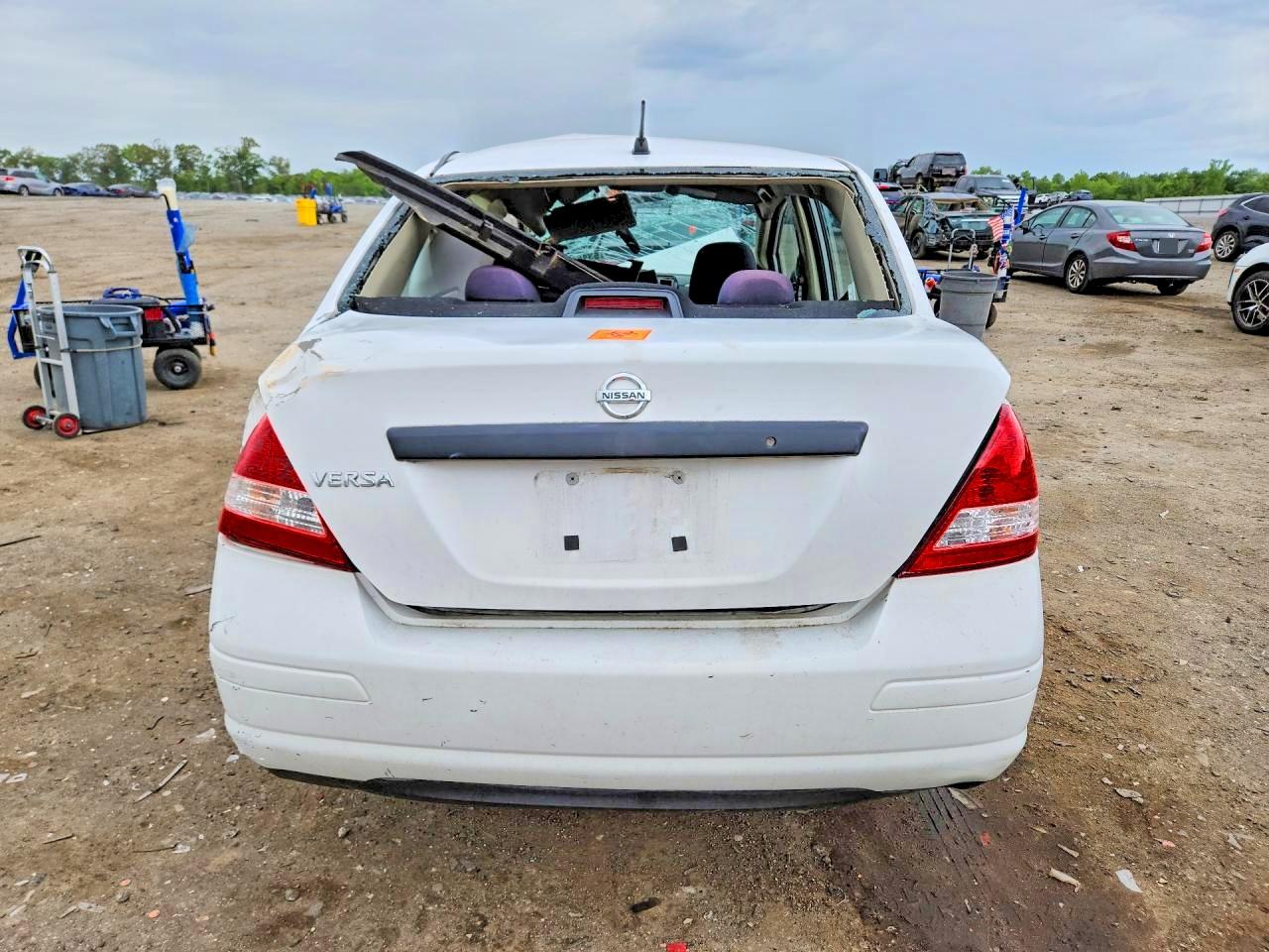 Nissan Versa 1.6 Base
