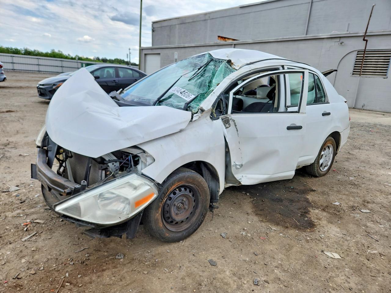 Salvage Nissan Versa Image