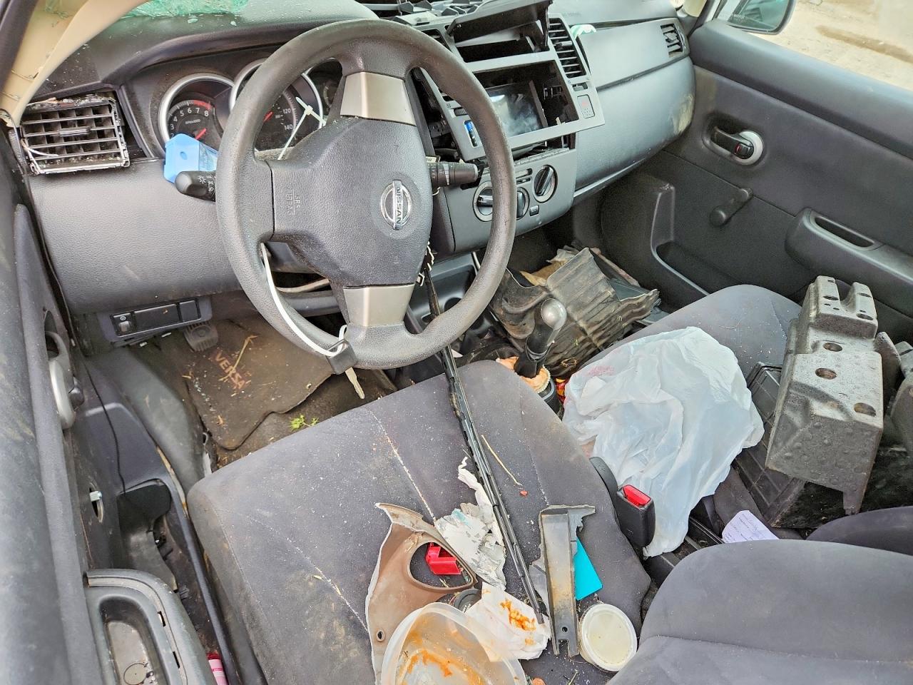 Nissan Versa 1.6 Base