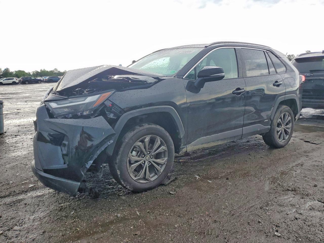 Salvage Toyota RAV4 Image
