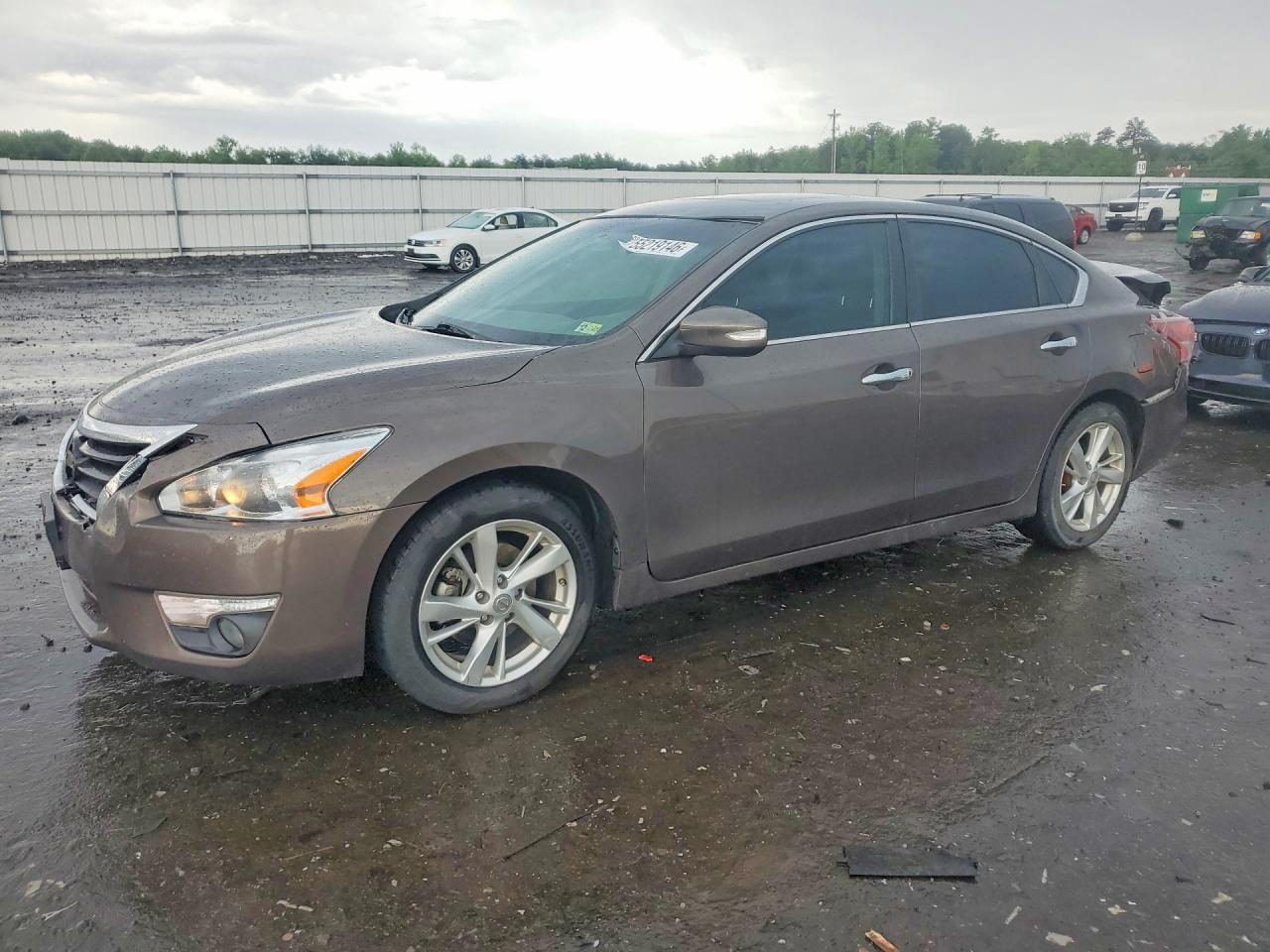 Salvage Nissan Altima Image