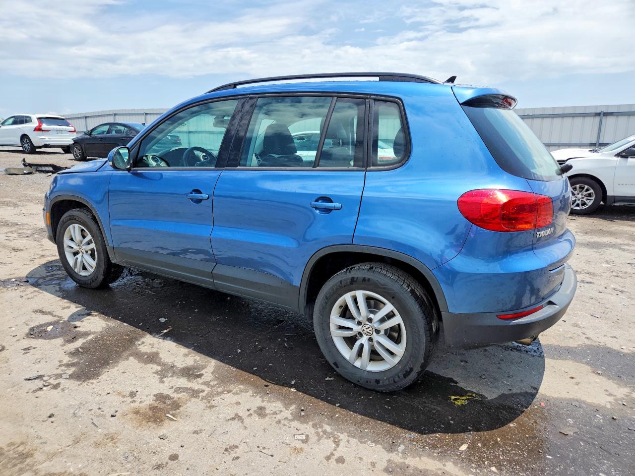 Volkswagen Tiguan S