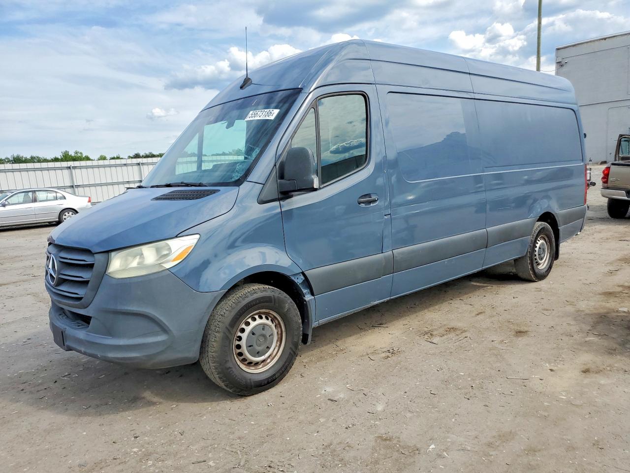 Salvage Mercedes-Benz Sprinter Image