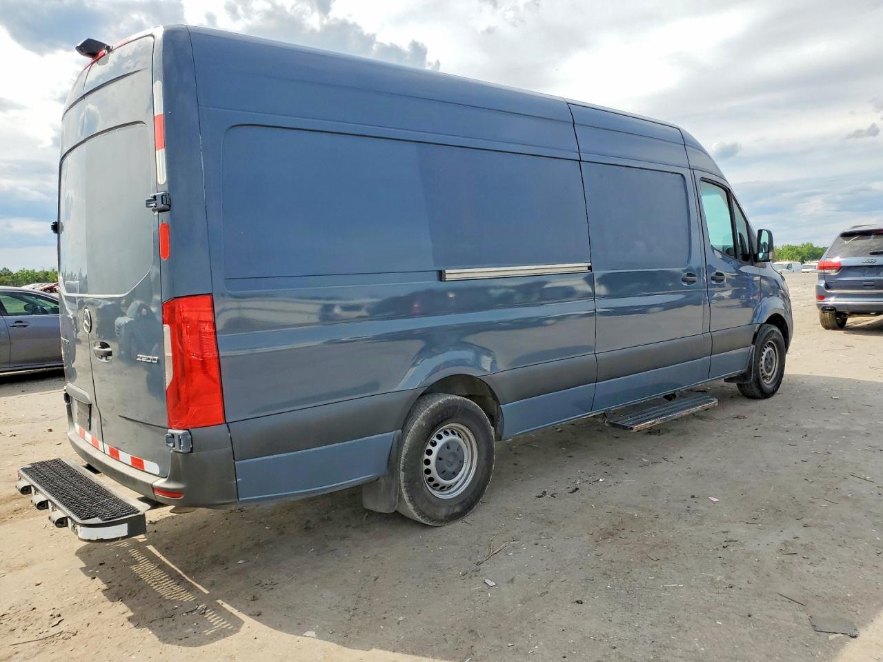 Mercedes-Benz Sprinter 2500