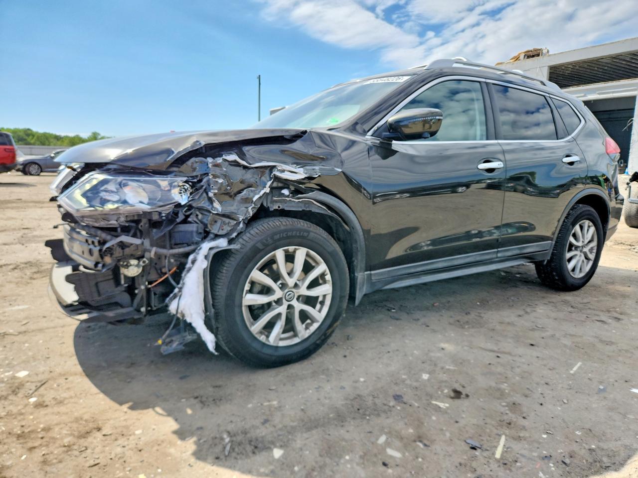 Salvage Nissan Rogue Image