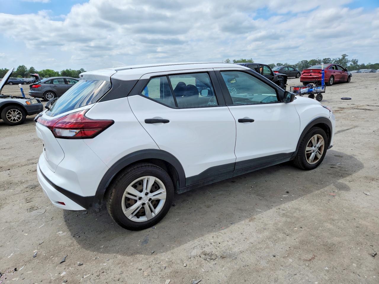 Nissan Kicks S