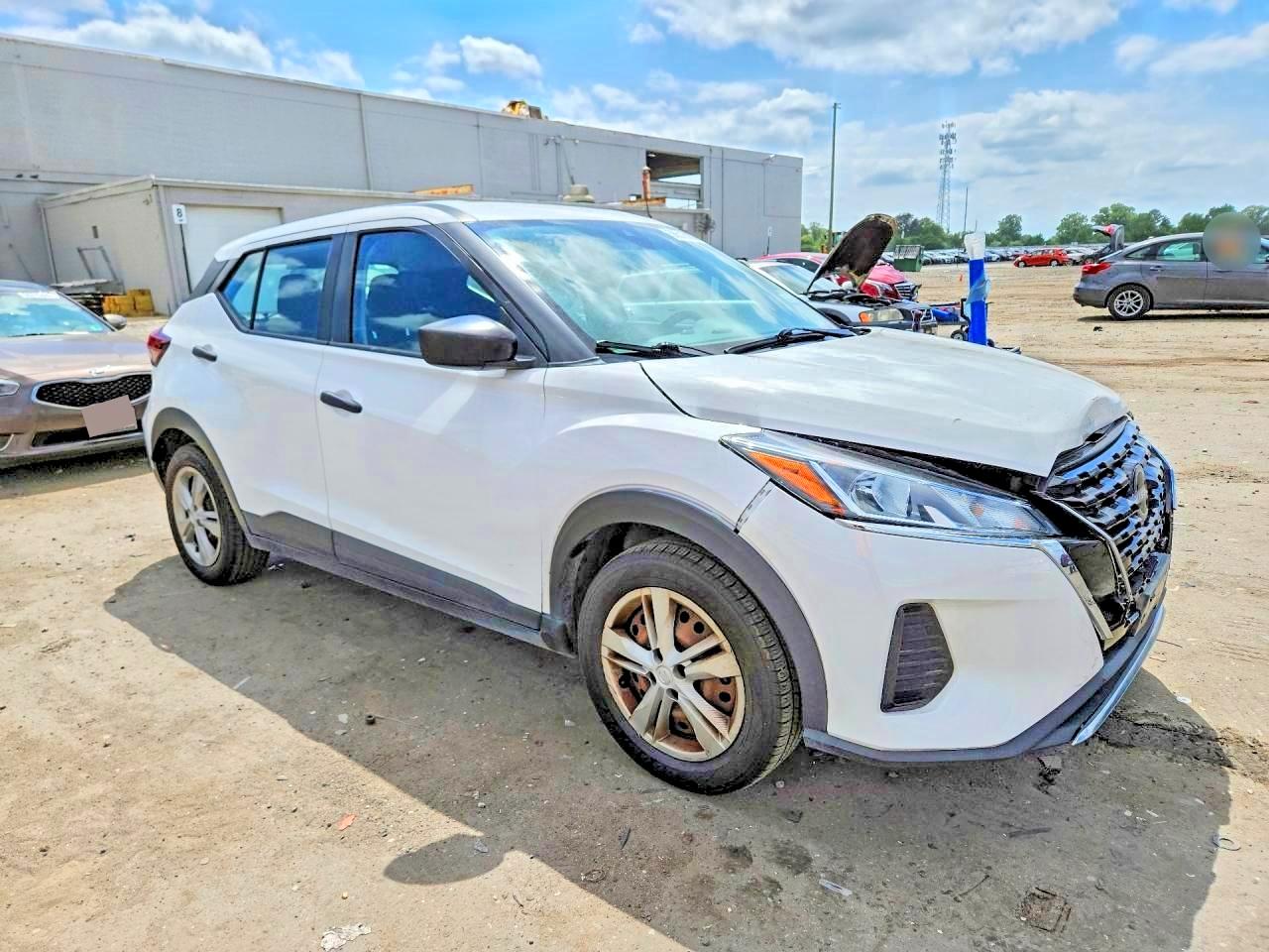 Nissan Kicks S