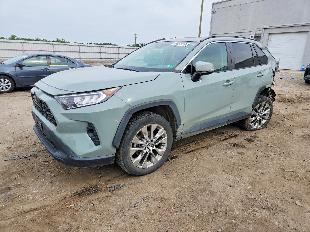 Salvage Toyota RAV4 Image