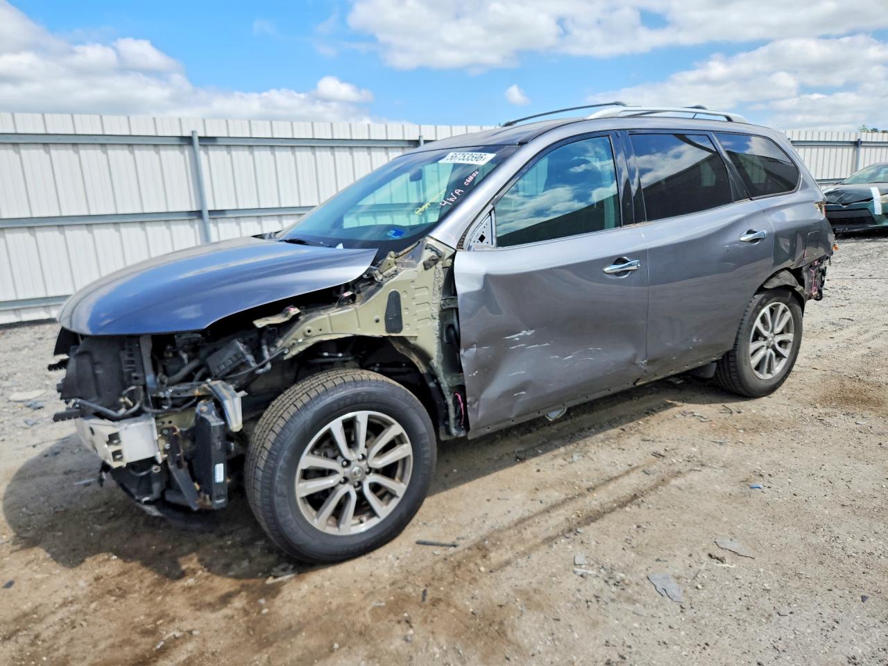 Salvage Nissan Pathfinder Image