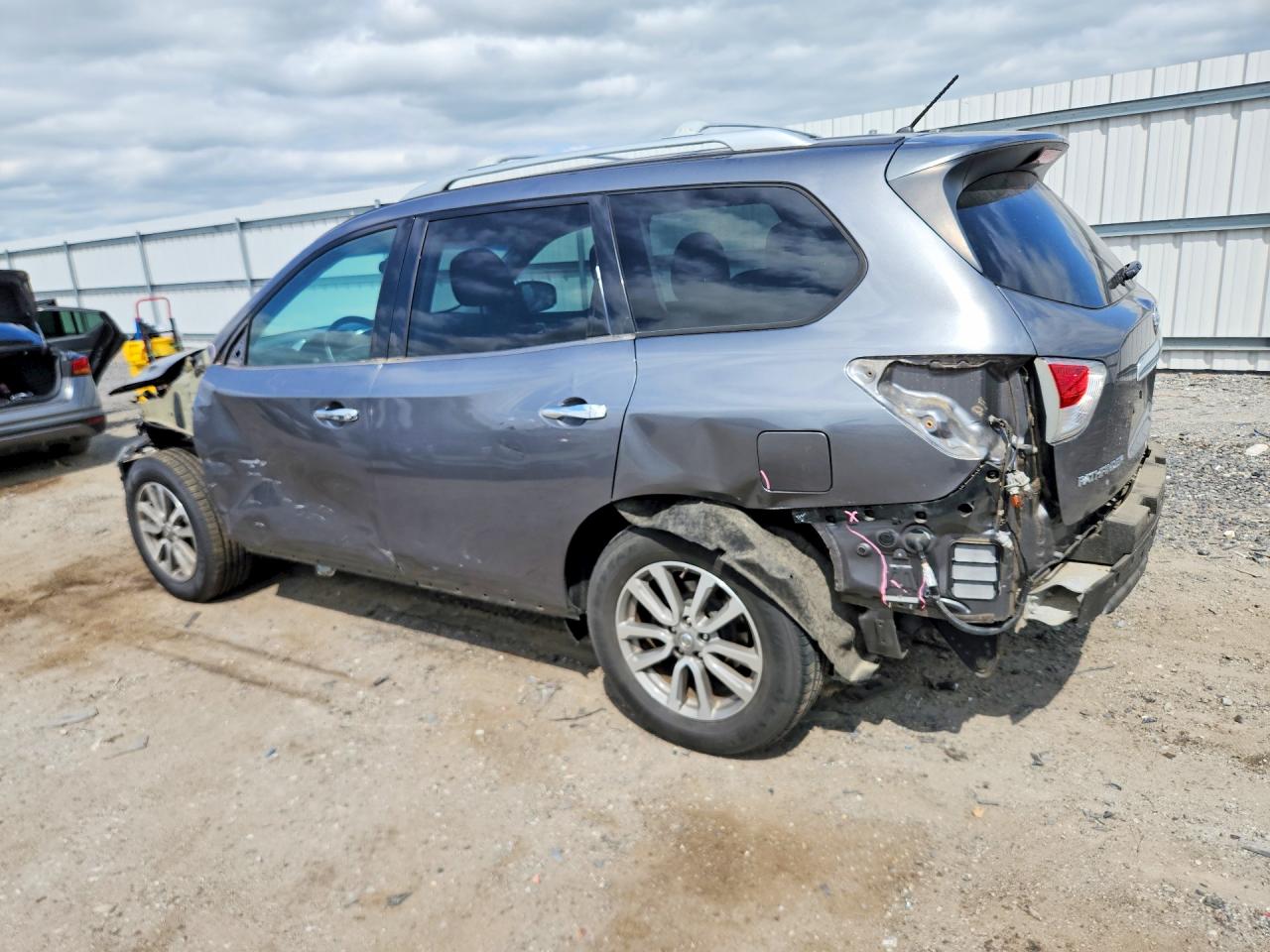 Nissan Pathfinder S