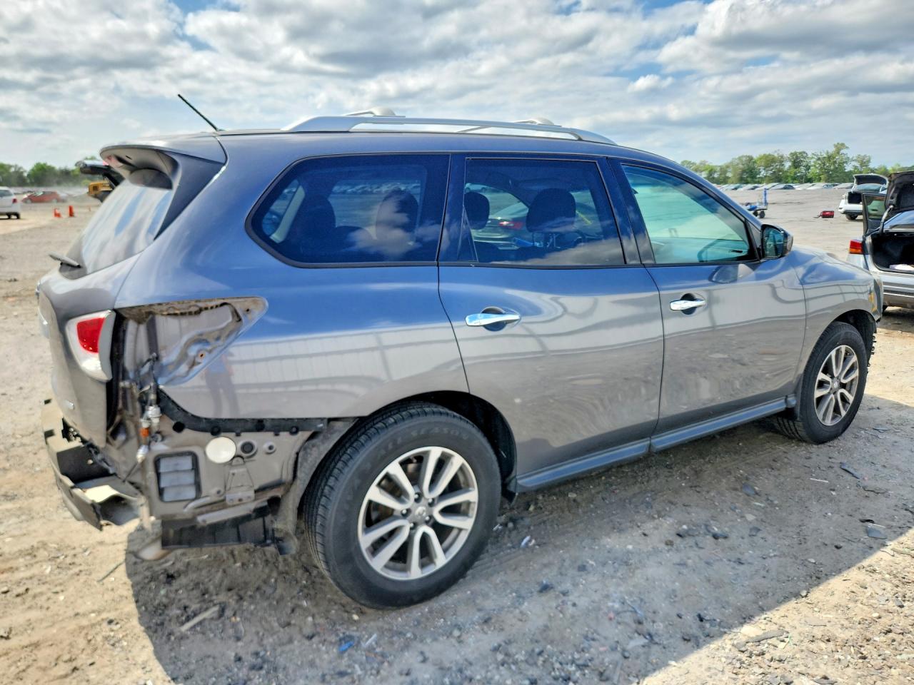 Nissan Pathfinder S