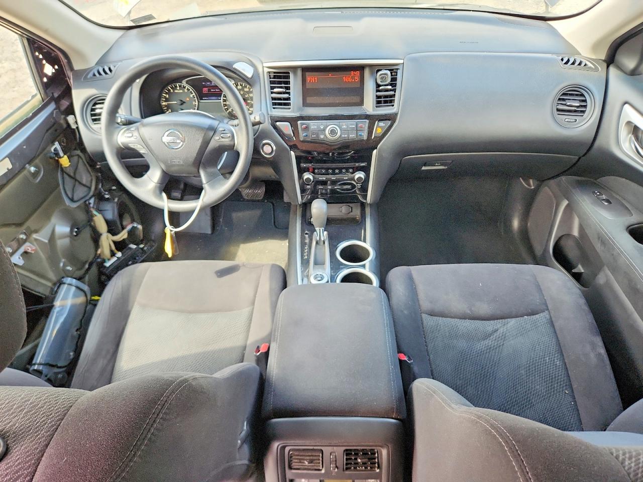 Nissan Pathfinder S