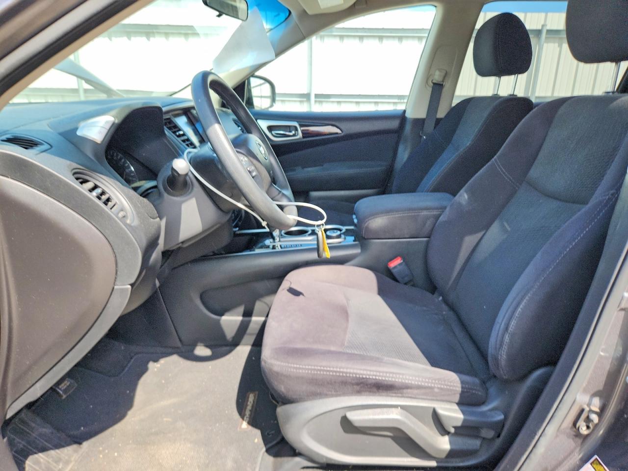 Nissan Pathfinder S