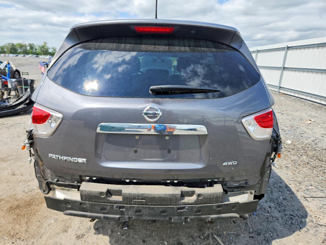 Nissan Pathfinder S