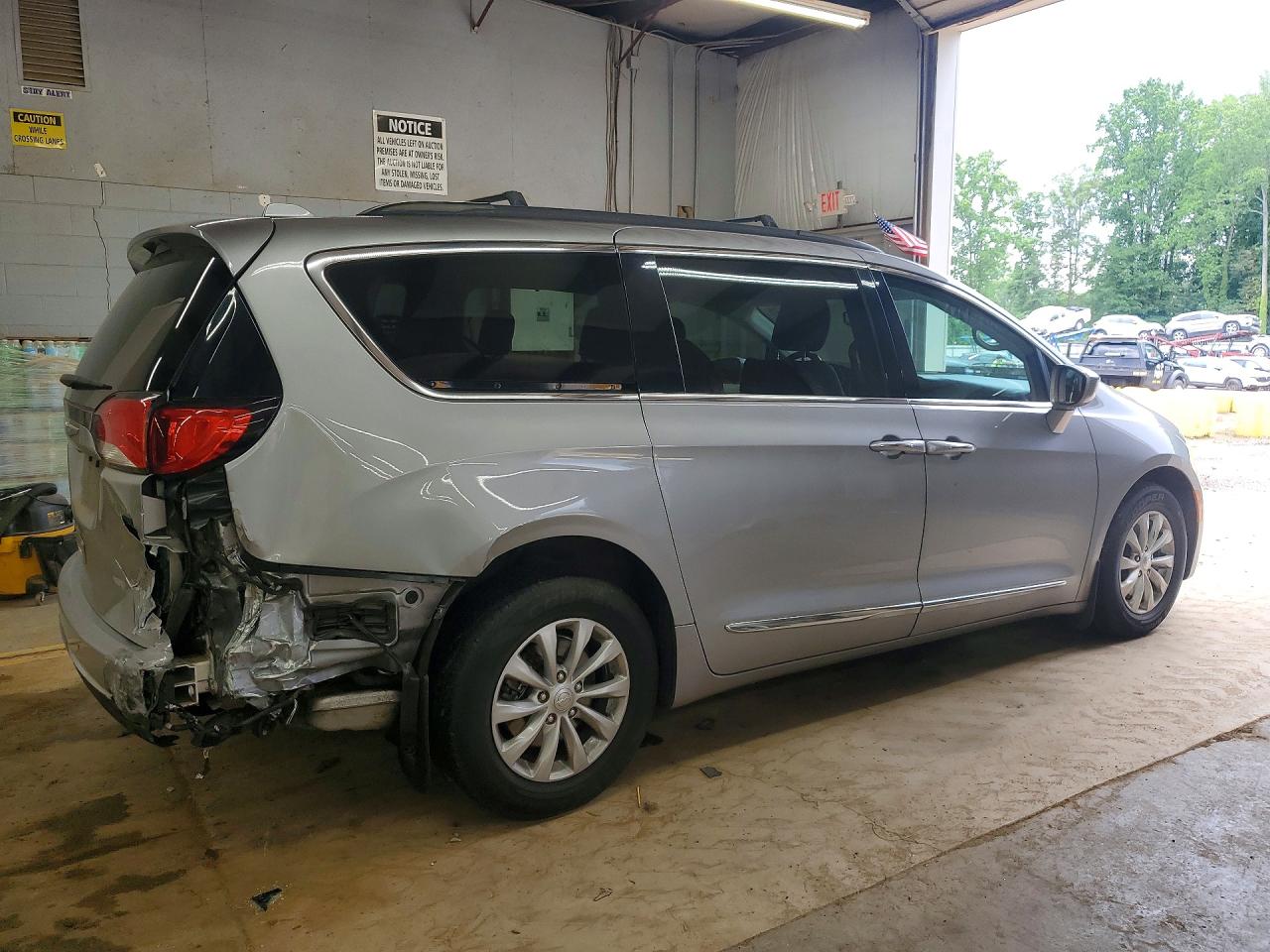 Chrysler Pacifica Touring L