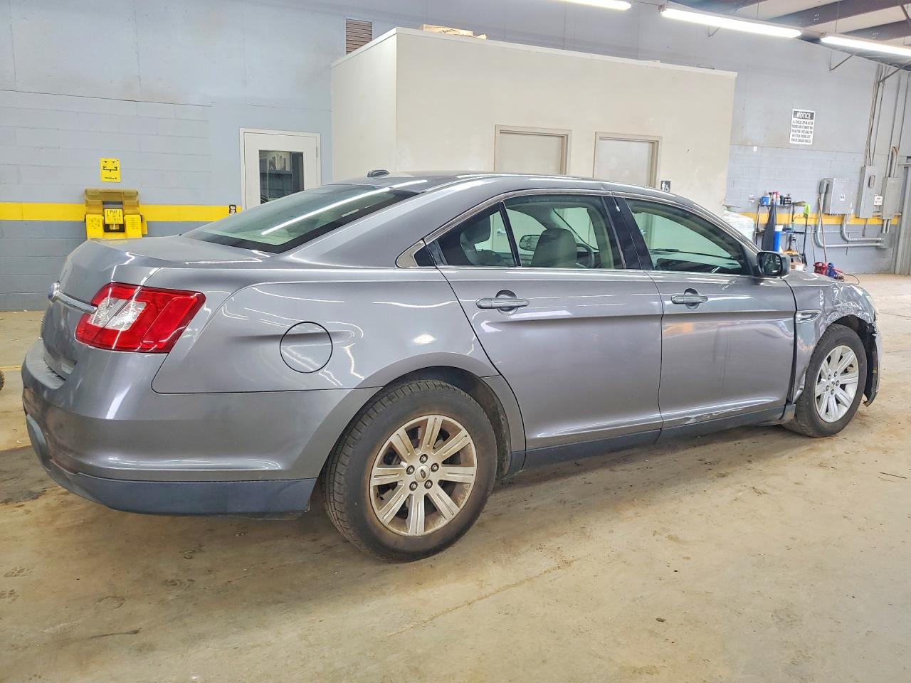 Ford Taurus Se
