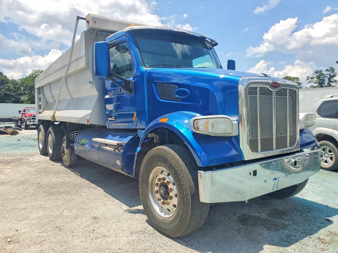 Salvage Peterbilt 567 Image