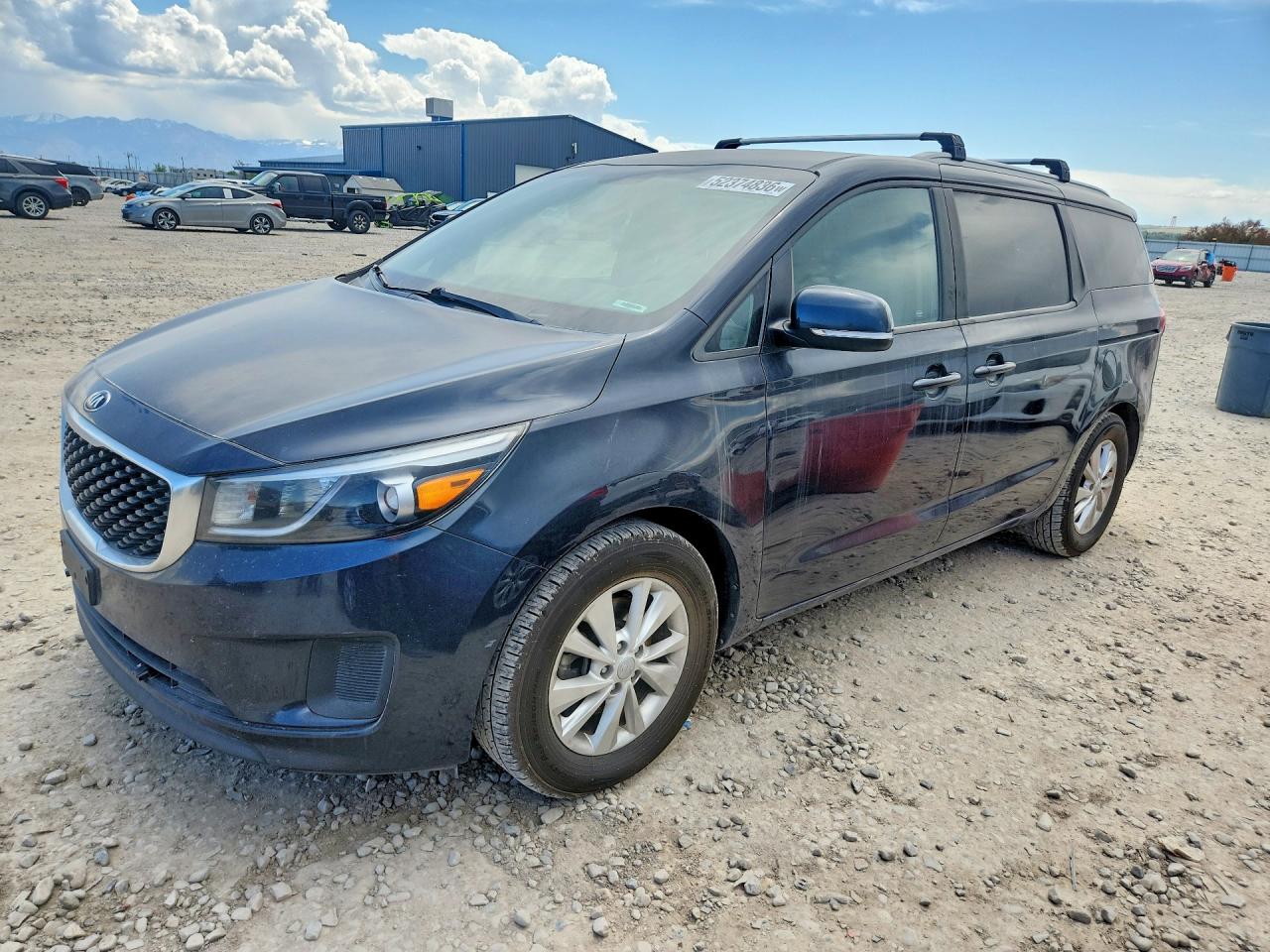 Salvage Kia Sedona Image