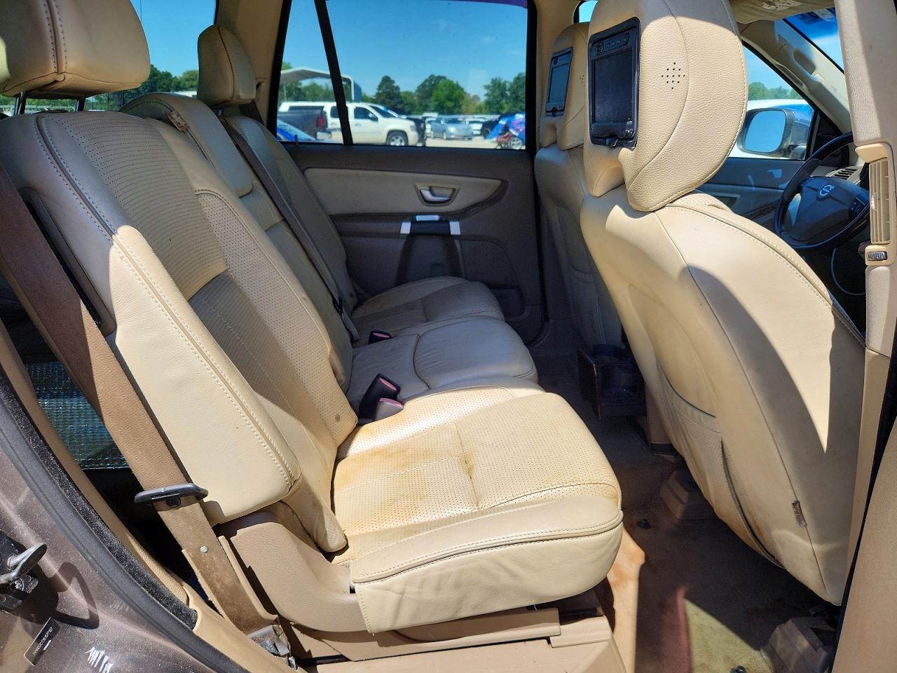 Volvo XC90 V8