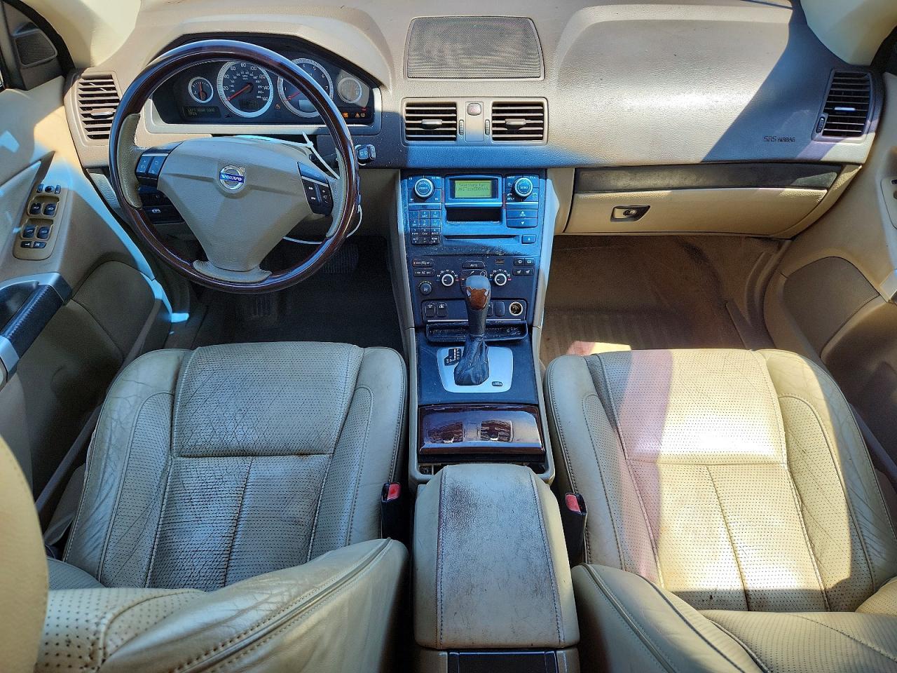 Volvo XC90 V8