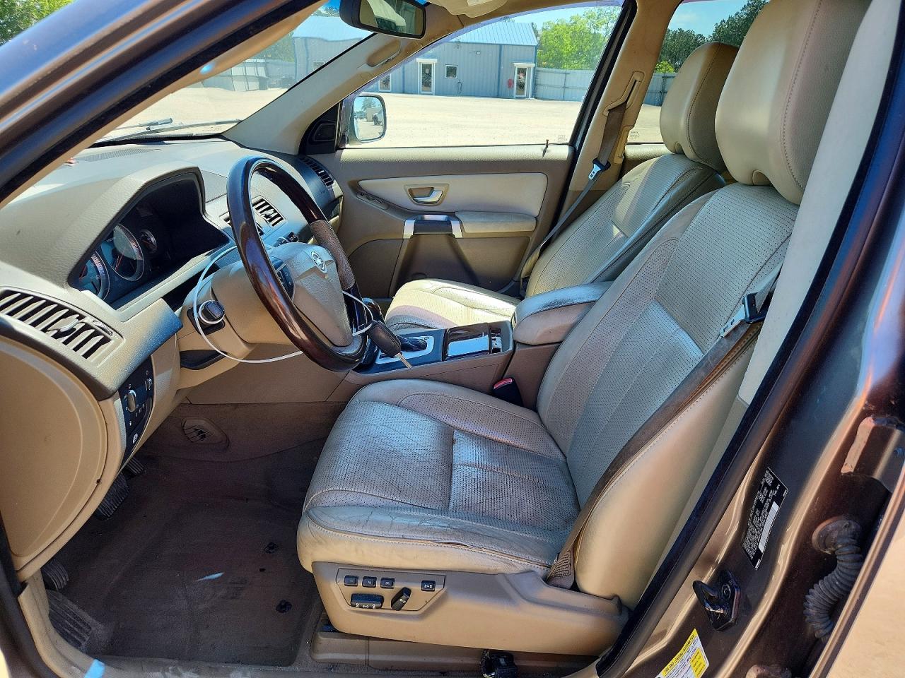 Volvo XC90 V8