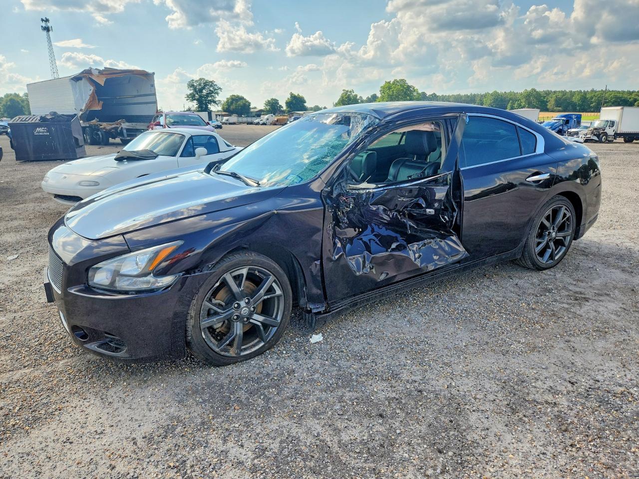 Salvage Nissan Maxima Image
