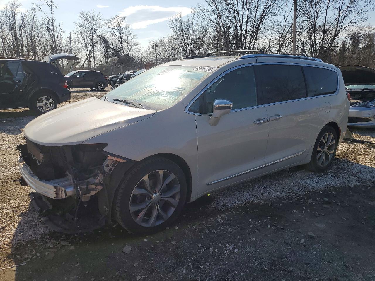 Salvage Chrysler Pacifica Image