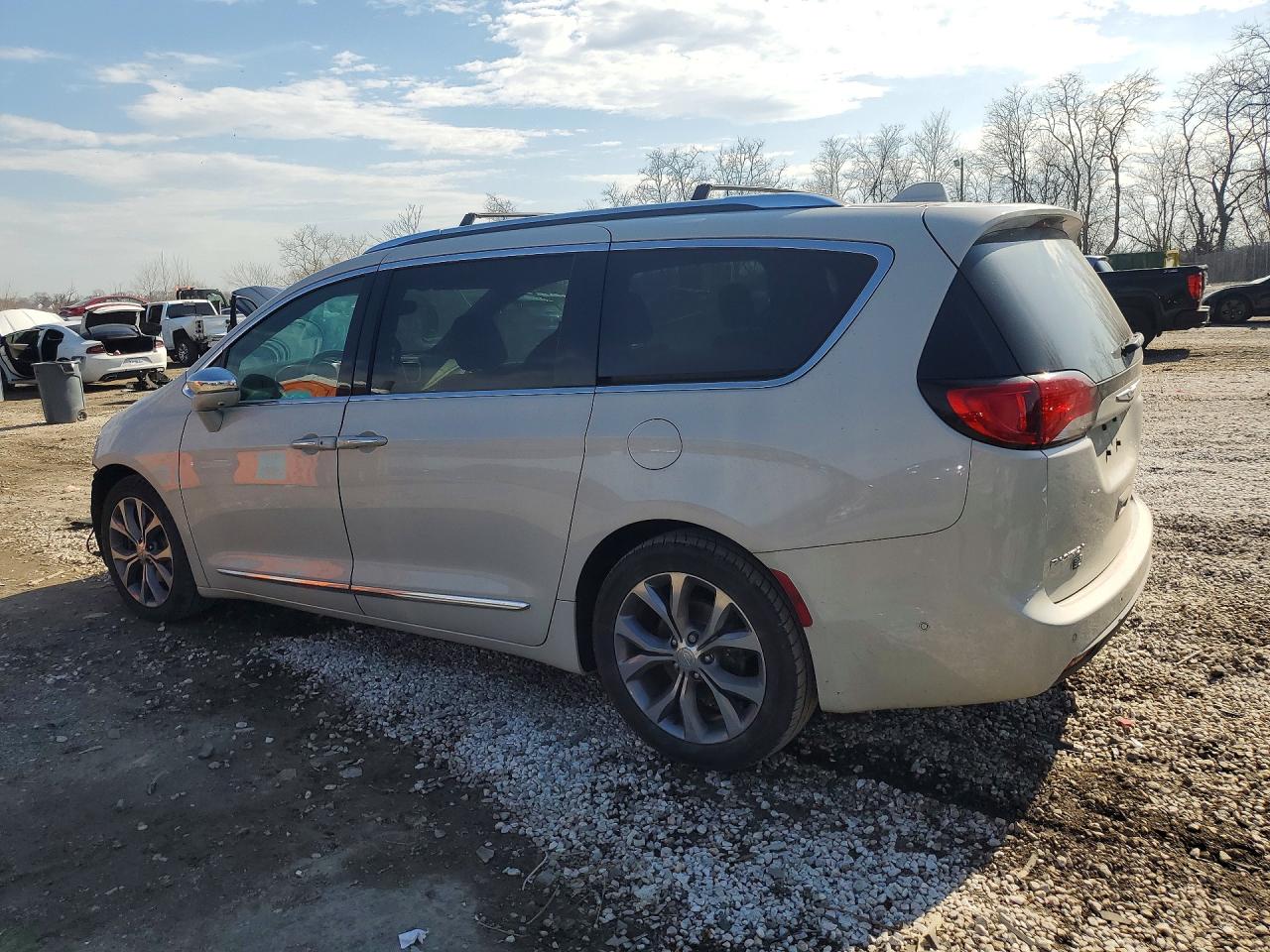 Chrysler Pacifica Limited