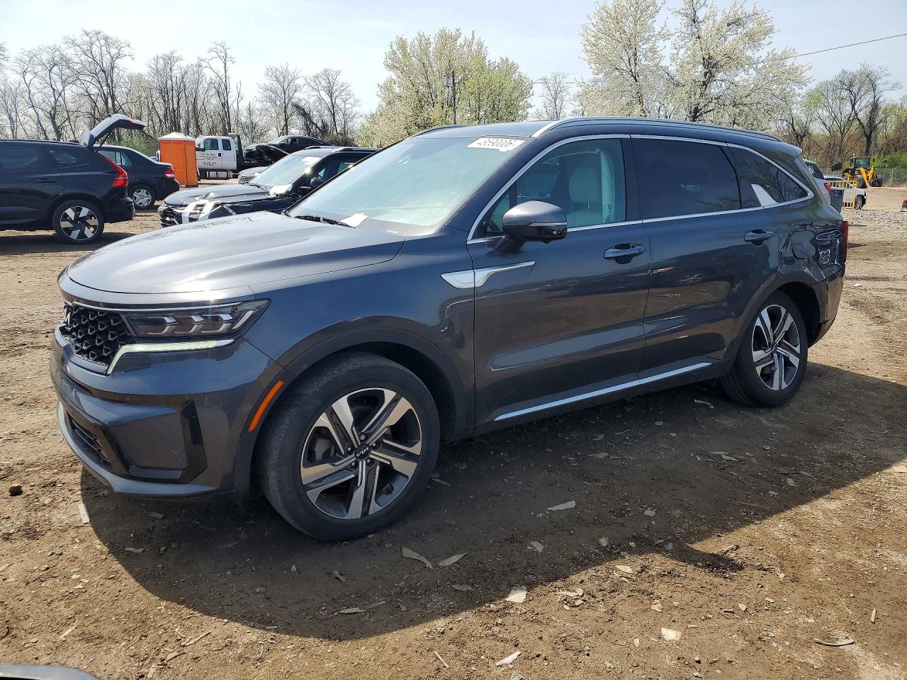 Salvage Kia Sorento Image