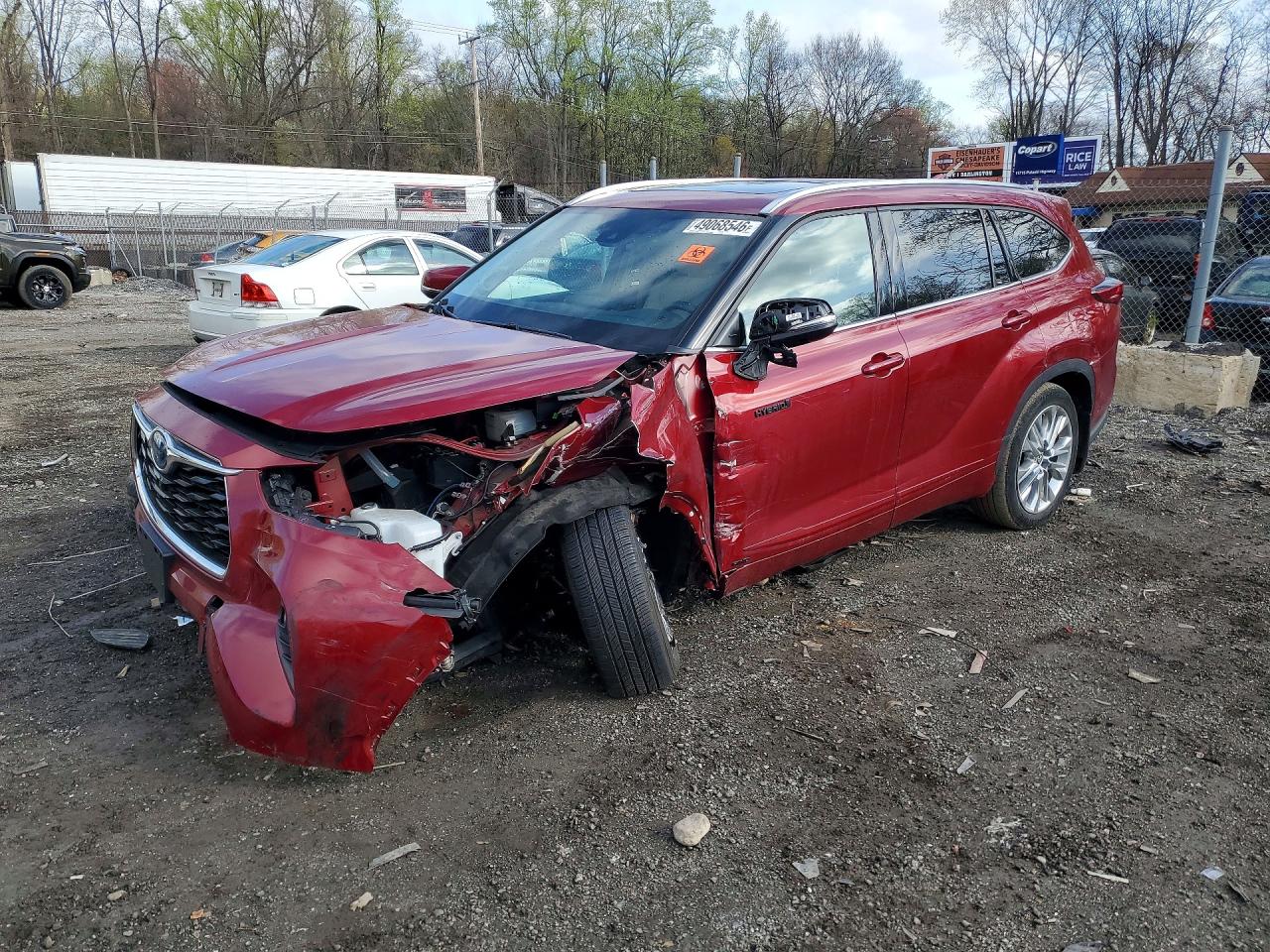 Salvage Toyota Highlander Image